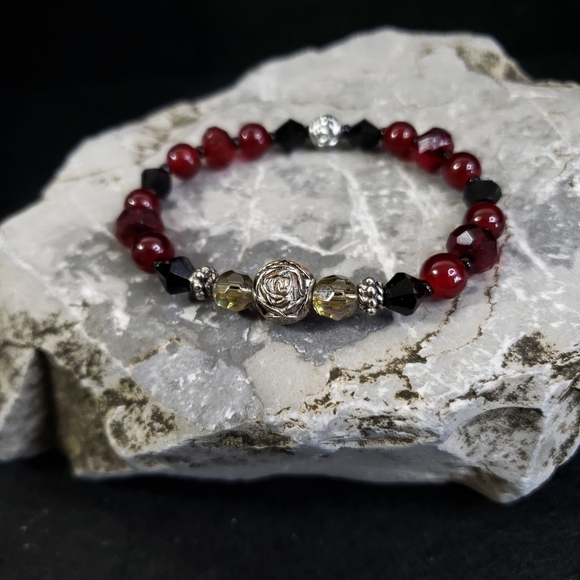 F16 Petite Wrist Blood Red Glass Bracelet Aurora Borealis Rose Handmade - Picture 6 of 12